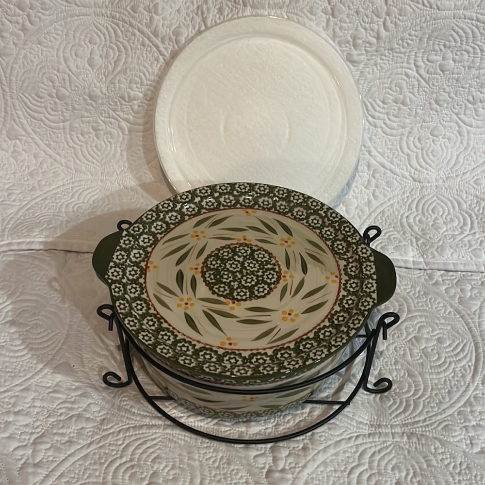 Temptations Old World 2 quart dish with‎ box
